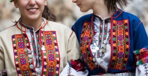 bulgarian-folk-costume-4017175_1280